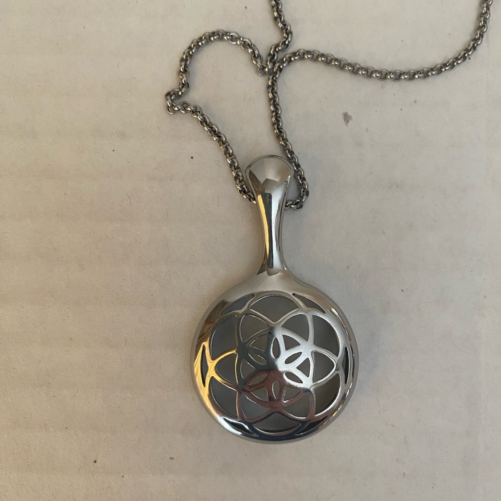 Misfit Wearables Shine Bloom Necklace - Picture 4 of 9